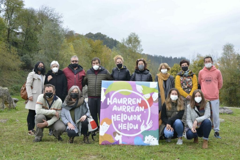 Tolosaldeko ikastetxeak ‘Haurren aurrean, helduok heldu’ ekimenarekin bat 13