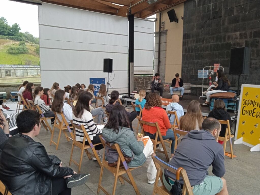 Xabi Solano elkarrizketatu dute Gaztezuloko gaztetxoek 1