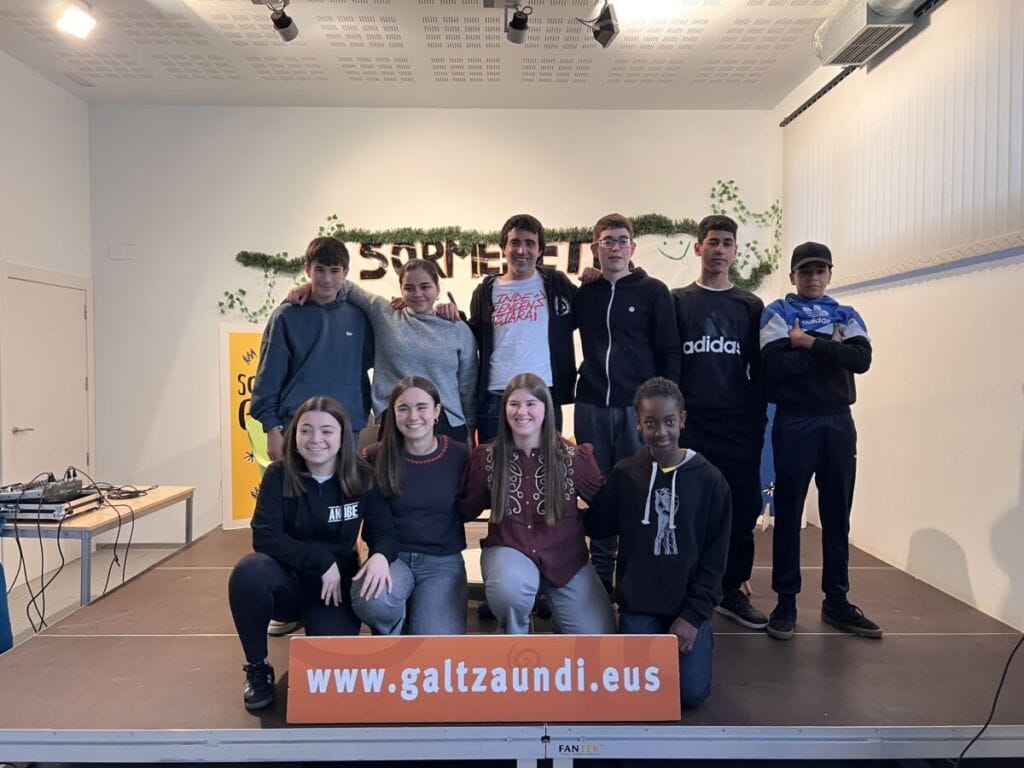 Aitor Bedia elkarrizketatu dute Kalexkako gaztetxoek 3