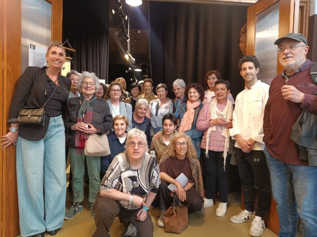 Rafa Gorrotsategiren museora egin dute bisita Mintzalagunek 1