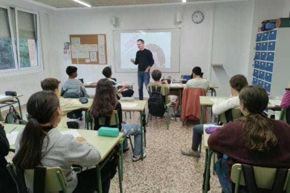 Joseba Larratxe 'Josevisky' komikilariak tailerra eskaini du Uzturpe ikastolan 1